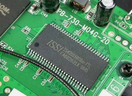 IS42S16160C-7TLI